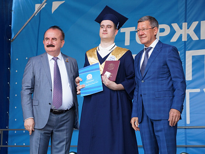 Изображение новости Вручение дипломов лучшим выпускникам опорного вуза Ростовской области – Донского государственного технического университета №52