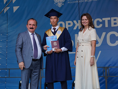 Изображение новости Вручение дипломов лучшим выпускникам опорного вуза Ростовской области – Донского государственного технического университета №77