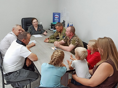 Зинаида Неярохина провела прием граждан в Зимовниковском районе