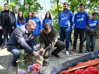 Передача земли с места захоронения воинов-сибиряков, погибших при Ростовской оборонительной операции, для мемориала Воину - освободителю на Кузбассе