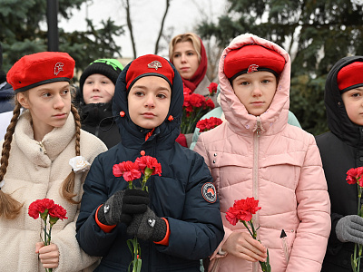 Изображение новости Возложение венков и цветов к мемориалу «Павшим воинам» в сквере имени Фрунзе №29