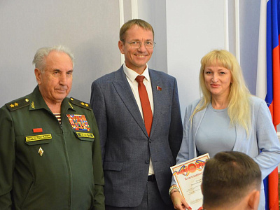 Изображение новости Волонтерскую деятельность по помощи участникам СВО обсудили в донском парламенте №21