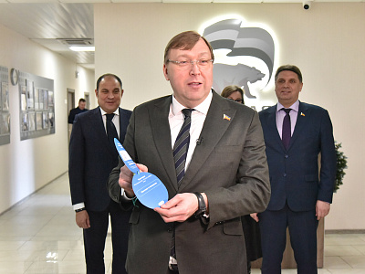 Изображение новости Депутаты донского парламента приняли участие в акции "Елка желаний" №5