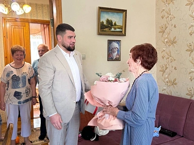 Павел Кузьмин поздравил ветерана Великой Отечественной войны  со 100-летним юбилеем