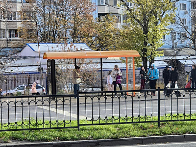 Магомед Дарсигов оказал содействие в монтаже остановочного павильона в Ворошиловском районе 