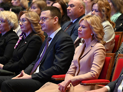 Изображение новости Александр Ищенко поздравил жительниц донского края с Международным женским днем №12